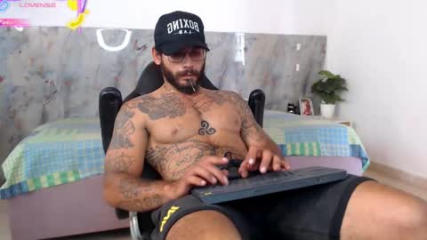 Snapshot of hanz_col chatting on 05.27.26 hanz_col online show from 05.27.26