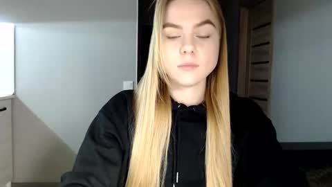 happy_fox_ online show from 01.20.25