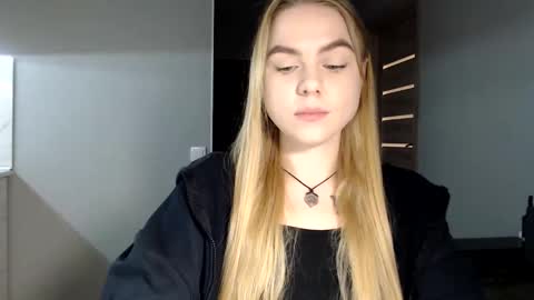 happy_fox_ online show from 01.22.25