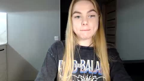 happy_fox_ online show from 01.27.25