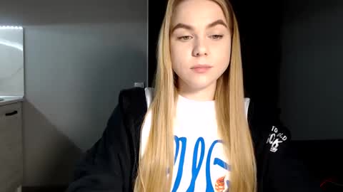 happy_fox_ online show from 02.04.25