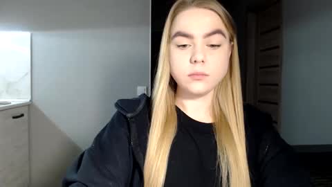 happy_fox_ online show from 02.25.25