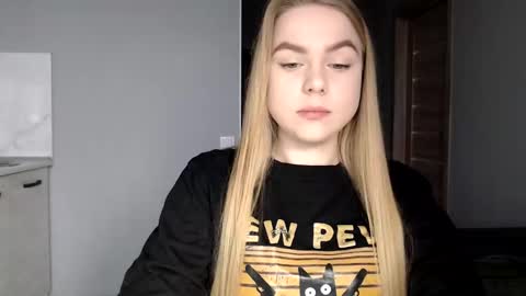 happy_fox_ online show from 03.03.25