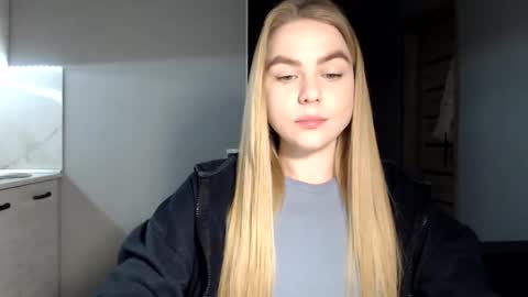 happy_fox_ online show from 03.11.25