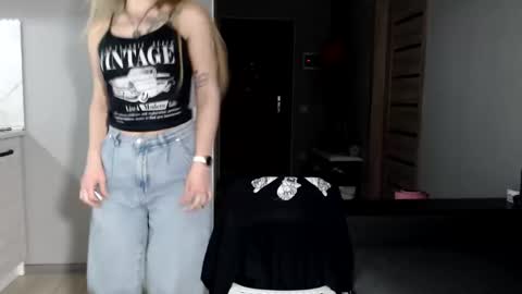 happy_fox_ online show from 03.16.26