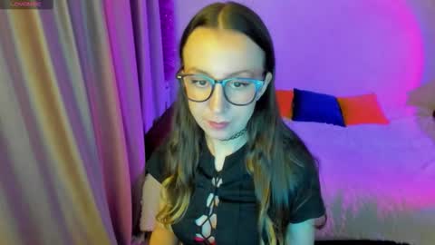 Snapshot of happystephanie chatting on 09.26.25 Stephanie online show from 09.26.25