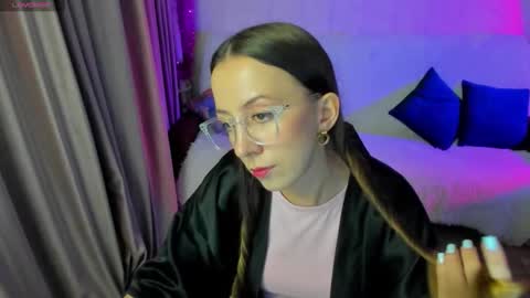 Snapshot of happystephanie chatting on 11.17.25 Stephanie online show from 11.17.25