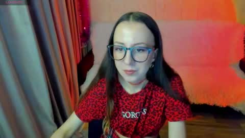 Snapshot of happystephanie chatting on 11.21.25 Stephanie online show from 11.21.25