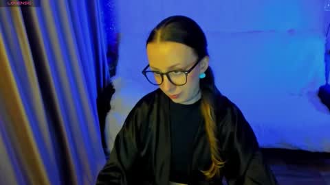 Snapshot of happystephanie chatting on 11.28.25 Stephanie online show from 11.28.25