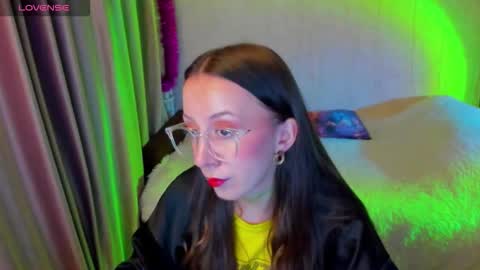 Snapshot of happystephanie chatting on 12.14.25 Stephanie online show from 12.14.25