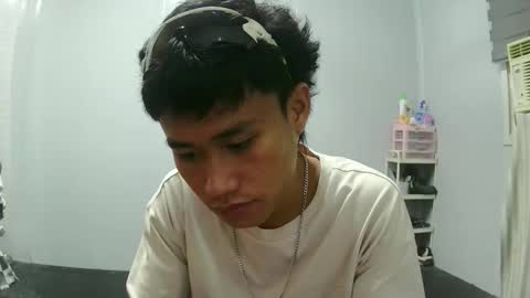 Snapshot of hardfucker_niel chatting on 10.23.25 niel online show from 10.23.25
