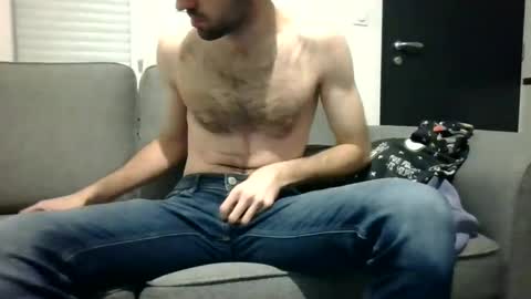 Snapshot of hardmika chatting on 03.09.25 Mika online show from 03.09.25