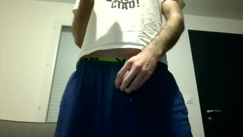 Snapshot of hardmika chatting on 03.12.25 Mika online show from 03.12.25