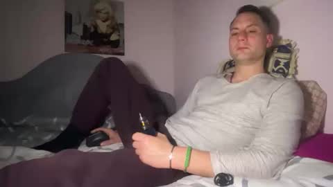 Snapshot of hardnstyle chatting on 03.10.25 HARD AND STYLE online show from 03.10.25