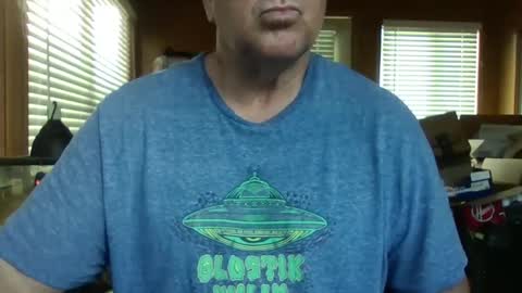 Snapshot of hardsweetandsticky chatting on 09.30.25 HSS online show from 09.30.25