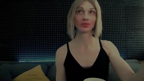 Miss Hardy online show from 01.12.26