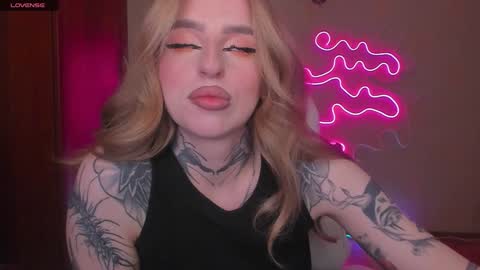 Snapshot of harley_kimm chatting on 12.12.24 Julia online show from 12.12.24