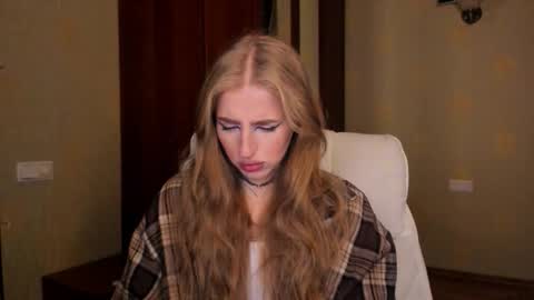 Snapshot of harley_kimm chatting on 10.16.25 Julia online show from 10.16.25