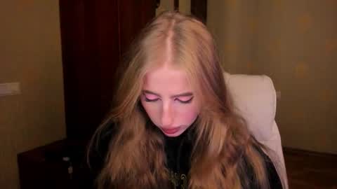 Snapshot of harley_kimm chatting on 11.12.25 Julia online show from 11.12.25