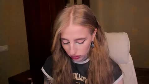 Snapshot of harley_kimm chatting on 11.18.25 Julia online show from 11.18.25