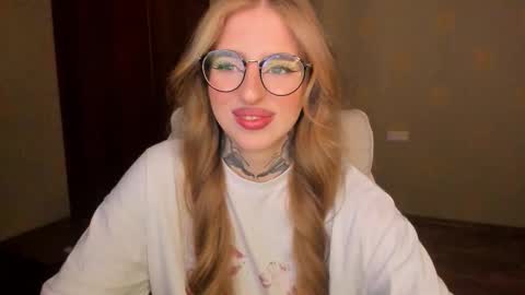 Snapshot of harley_kimm chatting on 11.21.25 Julia online show from 11.21.25