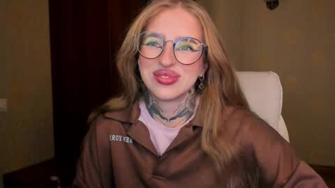 Snapshot of harley_kimm chatting on 11.30.25 Julia online show from 11.30.25