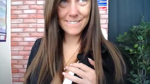 Snapshot of harleyrebz chatting on 11.17.25 harleyrebz online show from 11.17.25