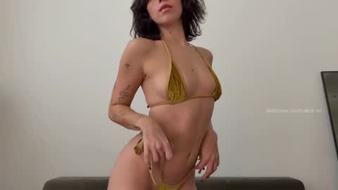 Snapshot of harlow_xo chatting on 01.11.26 Harlow online show from 01.11.26