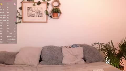 Snapshot of harmonyy01 chatting on 12.07.24 Harmony Please help me to reach 100 thumbs up online show from 12.07.24