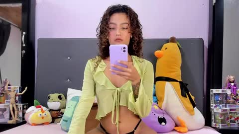 Snapshot of harmonyy_hill chatting on 03.08.25 Harmony Hill online show from 03.08.25