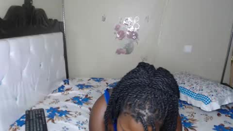 Snapshot of harriegrovin chatting on 12.05.25 Grovin online show from 12.05.25