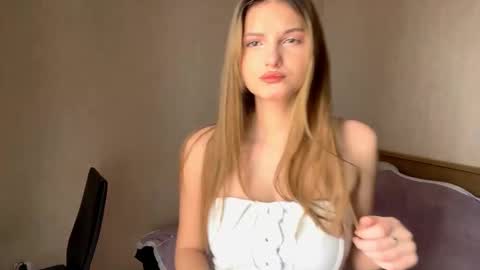 Snapshot of harriettlipton chatting on 03.11.26 Emily online show from 03.11.26