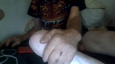 Snapshot of harry1cannary chatting on 11.22.25 harry1cannary online show from 11.22.25