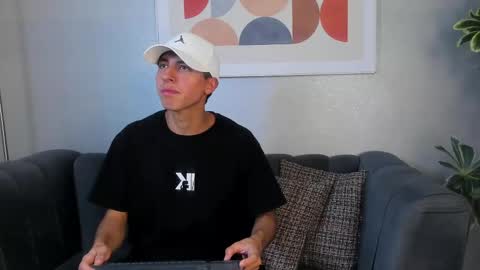 Snapshot of harry_klein chatting on 09.26.25   H  K   online show from 09.26.25