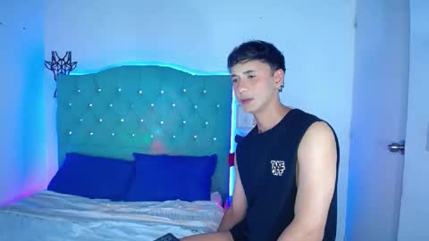 Snapshot of harry_london020 chatting on 05.26.26 harry londo online show from 05.26.26