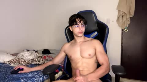 Snapshot of harry_p01 chatting on 09.22.25 harry_p01 online show from 09.22.25