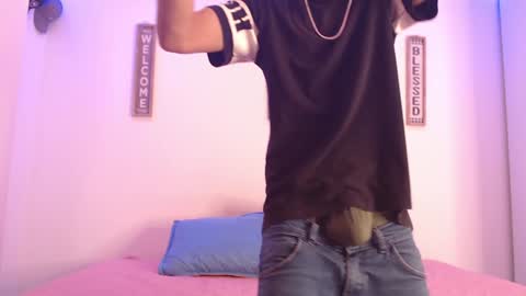 Snapshot of harrythomson1 chatting on 12.11.24 harry thomson online show from 12.11.24