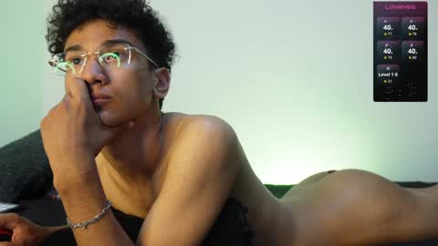 Snapshot of harrytwink18 chatting on 01.10.25 HARRY online show from 01.10.25