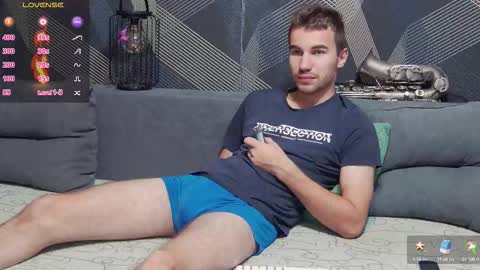 Snapshot of harvey_ren chatting on 10.10.25 Harvey online show from 10.10.25