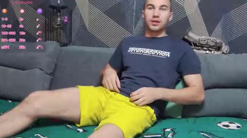 Snapshot of harvey_ren chatting on 10.23.25 Harvey online show from 10.23.25