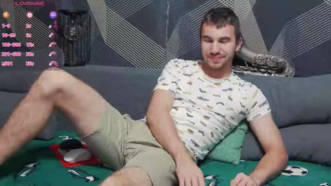 Snapshot of harvey_ren chatting on 11.22.25 Harvey online show from 11.22.25