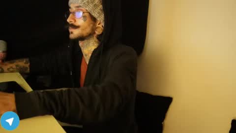 Snapshot of hatsumotokyoto chatting on 01.24.25 More content   2   online show from 01.24.25