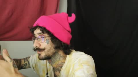 Snapshot of hatsumotokyoto chatting on 02.01.25 More content   2   online show from 02.01.25