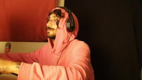 Snapshot of hatsumotokyoto chatting on 02.13.25 More content   2   online show from 02.13.25