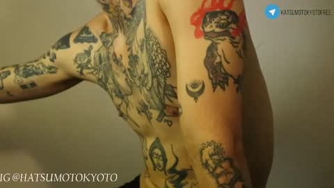 Snapshot of hatsumotokyoto chatting on 03.11.25 More content   2   online show from 03.11.25