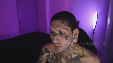 Snapshot of hatsumotokyoto chatting on 10.01.25 More content   2   online show from 10.01.25