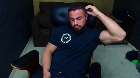 Snapshot of hayeswood chatting on 10.25.25 HayesWood online show from 10.25.25