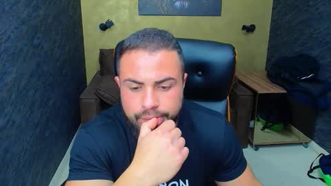 Snapshot of hayeswood chatting on 10.27.25 HayesWood online show from 10.27.25