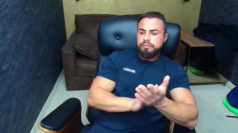 Snapshot of hayeswood chatting on 10.28.25 HayesWood online show from 10.28.25