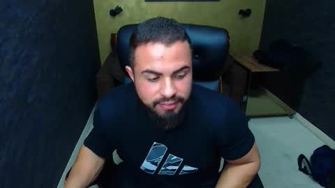 Snapshot of hayeswood chatting on 10.30.25 HayesWood online show from 10.30.25